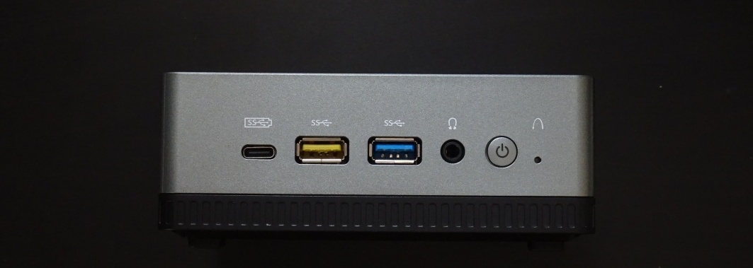 Minisforum PC UM350前面