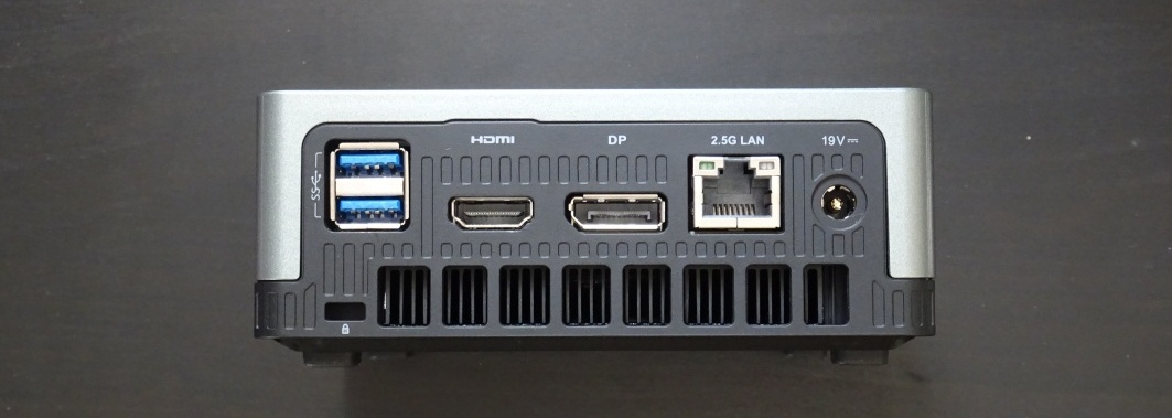 Minisforum PC UM350背面