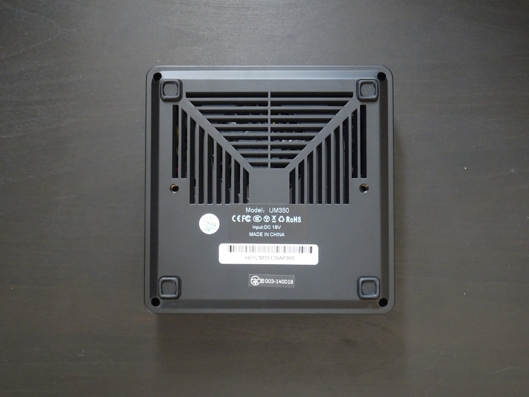 Minisforum PC UM350裏面